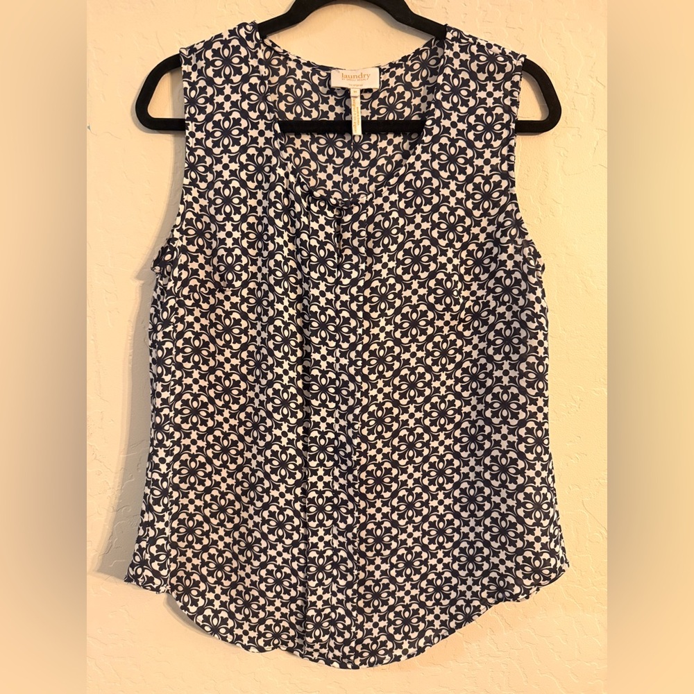 Laundry By Shelli Segal Navy and White Geometric Blouse